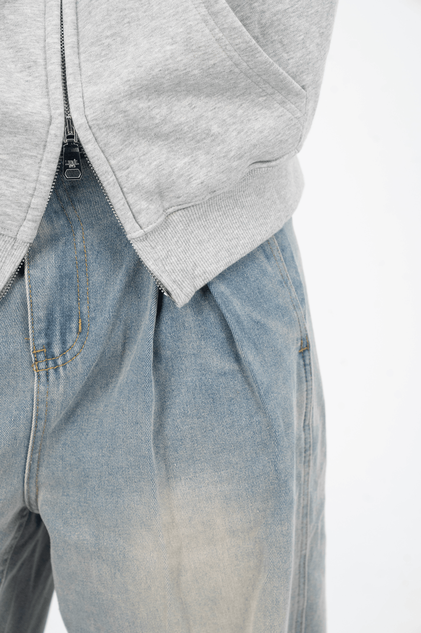 Pleated Jeans Light Grey Bluish